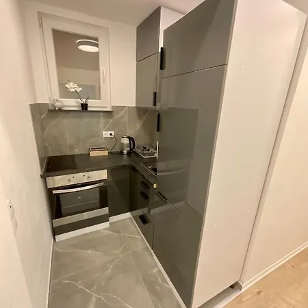 Best Central Apartment - Am Marktplatz - Up To 5 - Next To Frankfurt And Hanau - Coffee And Snacks - Netflix, Prime, Disney Nidderau Exterior photo