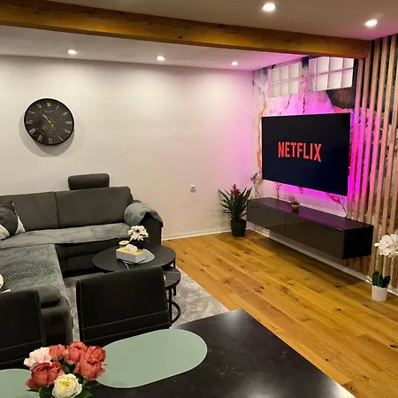 Best Central Apartment - Am Marktplatz - Up To 5 - Next To Frankfurt And Hanau - Coffee And Snacks - Netflix, Prime, Disney Nidderau Exterior photo